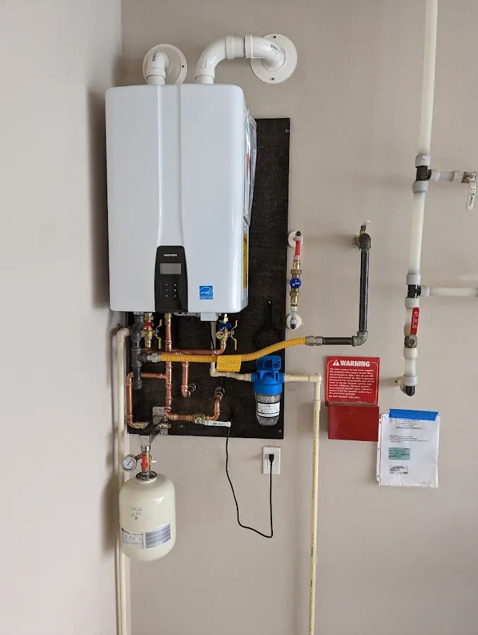 Professional plumber installing copper piping in a Lake Montezuma home